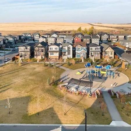 Cozy Suites In Calgary Area Balzac Esterno foto