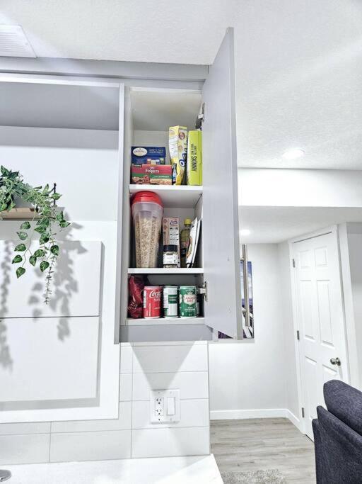 Cozy Suites In Calgary Area Balzac Esterno foto