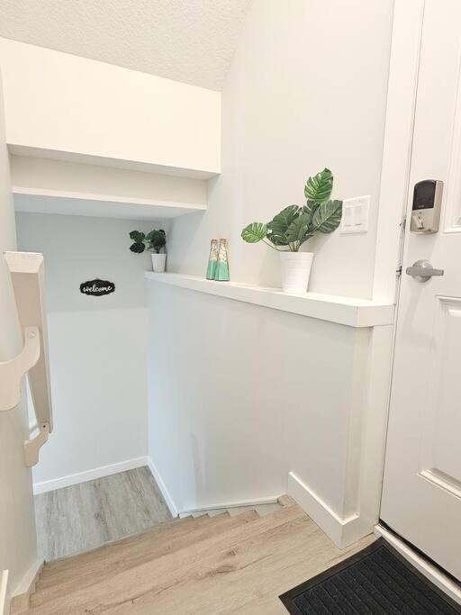 Cozy Suites In Calgary Area Balzac Esterno foto