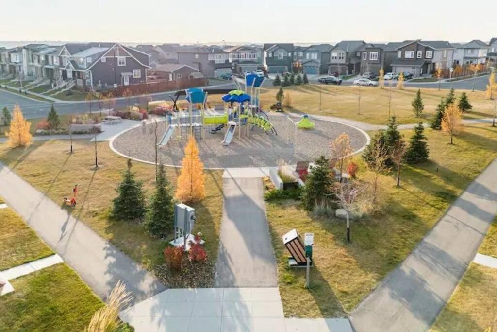 Cozy Suites In Calgary Area Balzac Esterno foto