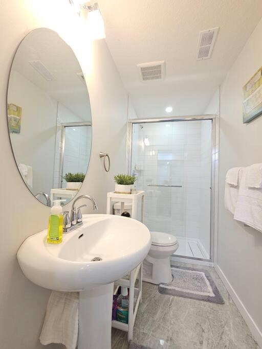 Cozy Suites In Calgary Area Balzac Esterno foto