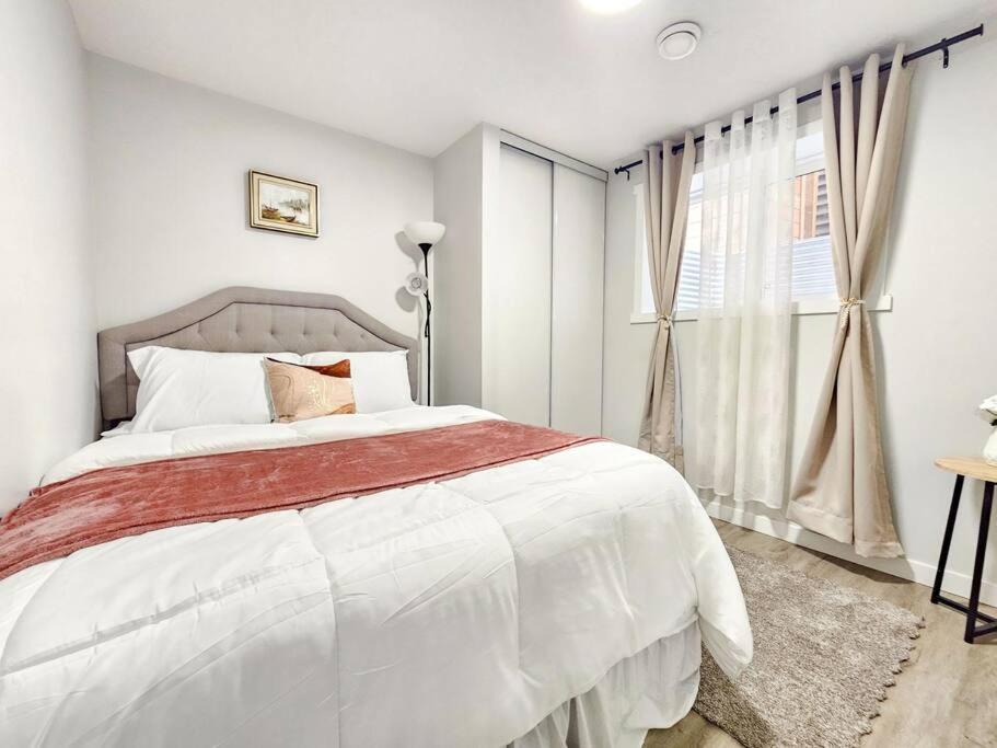 Cozy Suites In Calgary Area Balzac Esterno foto