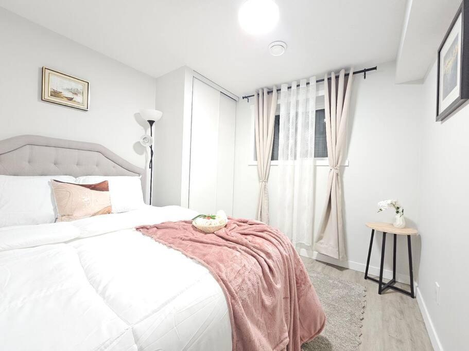 Cozy Suites In Calgary Area Balzac Esterno foto
