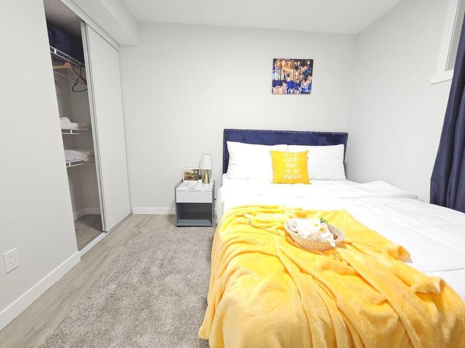 Cozy Suites In Calgary Area Balzac Esterno foto
